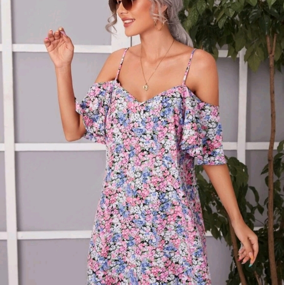 Women's floral cold shoulder free flowing dress - Picture 3 of 5